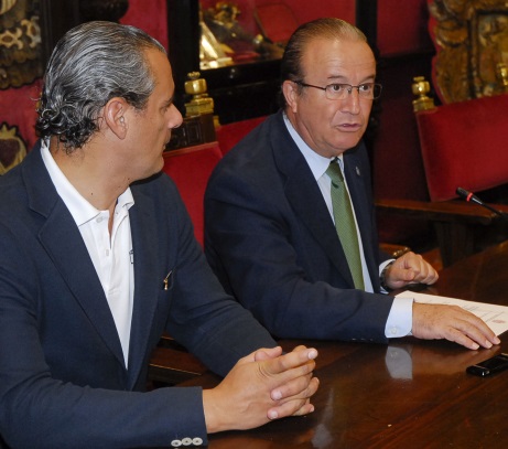 &copy;Ayto.Granada:  EL AYUNTAMIENTO REPARA Y REPONE EL PAVIMENTO DETERIORADO EN TODOS LOS DISTRITOS DE GRANADA